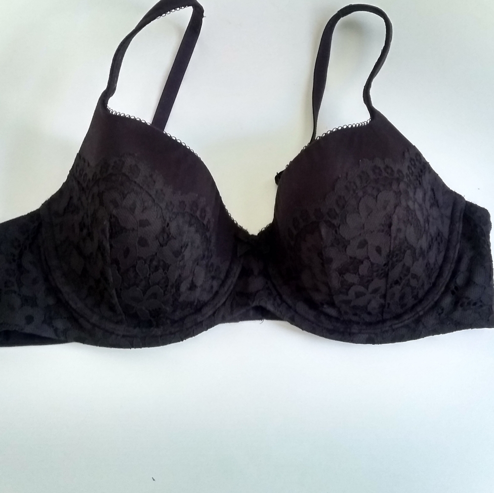 VS Black Lace Body by Victoria 38C Lined Demi